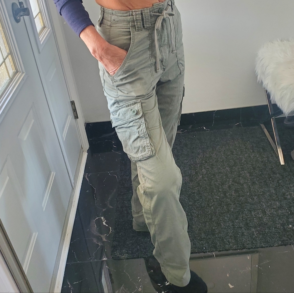 Hollister Ultra High-Rise Dad Khaki Cargo Pants